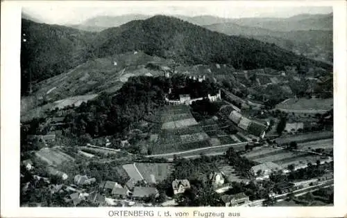 Ak Ortenberg in Hessen, Luftaufnahme von  Weinberge, hügelige Landschaft, Flugzeugperspektive