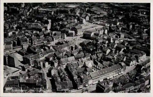 Ak Saarbrücken im Saarland, Luftaufnahme von  Stadtansicht, viele Dächer und Gebäude sichtbar