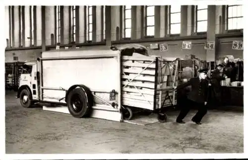 Foto Deutsche Bundespost, Transporter, Pakete, Post