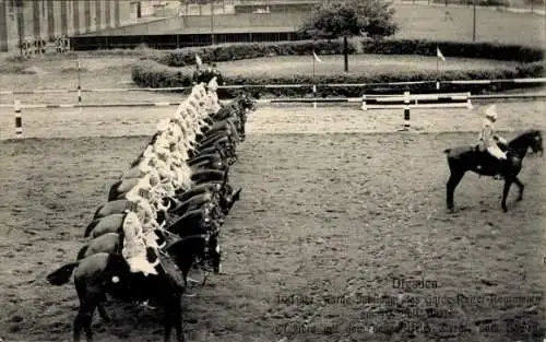 Ak Dresden, 100jähriges Garde-Jubiläum des Garde-Regiments 1907, Soldaten zu Pferden