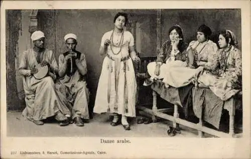 Ak Ägypten, Danse arabe, Araber, Tänzerin, Frau mit Zigarette