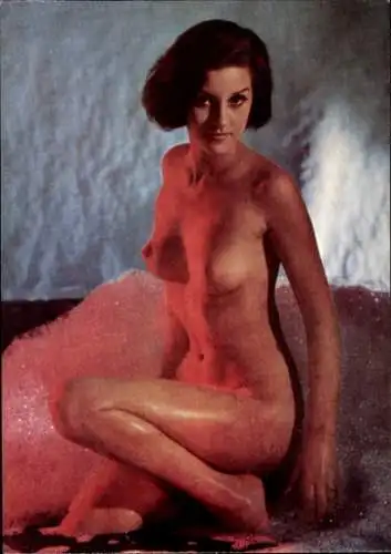 Ak Pin Up Girl, Erotik, Frauenakt, Busen, Beine, Bauch, dunkelhaarige Frau, Lilly, Schaum