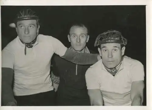 Foto München, Radrennfahrer Ludwig und Hans Hörmann, Portrait