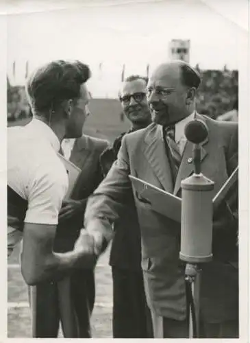 Foto Radrennfahrer G. A. Täve Schur, Verleihung Titel Meister des Sports, Walter Ulbricht, Honecker