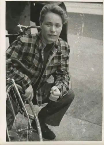 Foto Radrennfahrer Heinz Ziege, Hallenradrennen in der Sporthalle am Funkturm, Autogramm