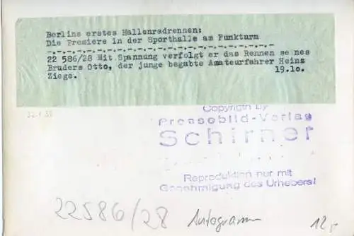 Foto Radrennfahrer Heinz Ziege, Hallenradrennen in der Sporthalle am Funkturm, Autogramm