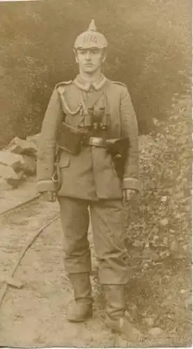 Kabinett Foto Deutscher Soldat in Uniform mit Pistole, Infanterie Regiment 104 Sachsen