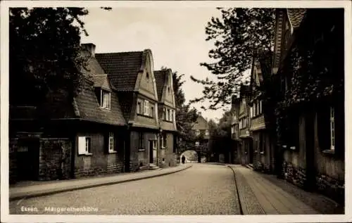 Ak Margarethenhöhe Essen Ruhrgebiet, Essen Margarethenhöhe, ruhige Straße, schöne Fachwerkhäuser