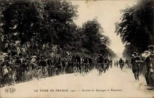 Ak Tour de France 1907, Rennfahrer Passerieu und Georget im Ziel