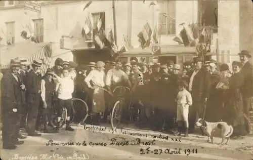 Foto Ak Radrennen Paris - Brest 1911, Pré-en-Pail Mayenne