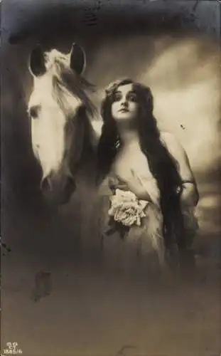 Ak Frau mit langem Haar, Pferd, Portrait