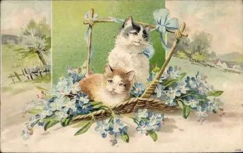 Präge Ak Zwei Katzen, Korb mit blauer Schleife und Vergissmeinnicht