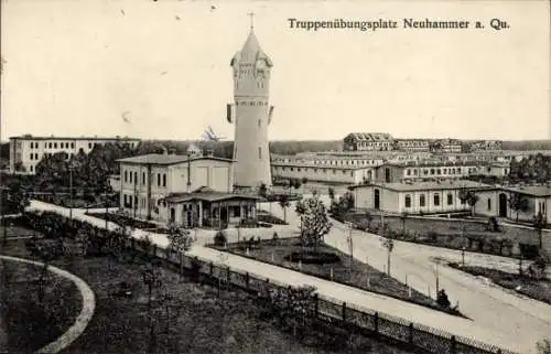 Ak Świętoszów Neuhammer am Queis Schlesien, Truppenübungsplatz, Turm, Gebäude, Parkanlage