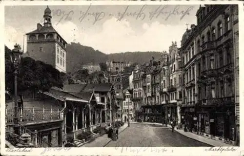Ak Karlovy Vary Karlsbad Stadt, Stadtansicht, historische Architektur, Straßenansicht, Berge i...