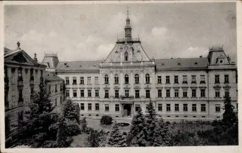 Ak Kroměříž Kremsier Region Zlin, Erzbischofliches Gymnasium,  historische Architektur, Gärten