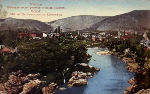 Ak Mostar Bosnien Herzegowina, Blick auf die Narenta von der Römerbrücke, alte Architektur im ...