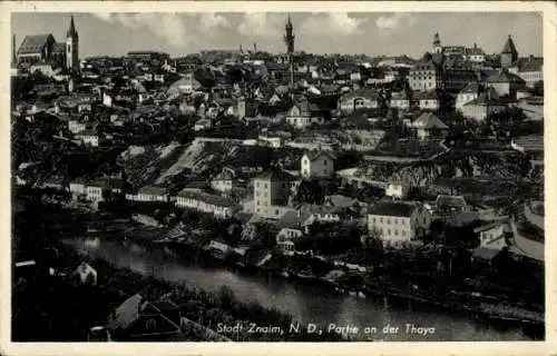 Ak Znojmo Znaim Thaya Südmähren, Blick aus der Höhe über die Stadt, Fluss