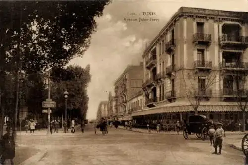 Ak Tunis Tunesien, Avenue Jules-Ferry, Stadtansicht, Gebäude, Straßenansicht, historische Post...