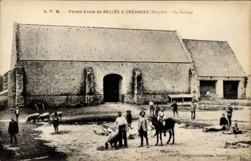 Ak Creances Manche , A. P. M. Ferme Ecole de BELLÉE, großer landwirtschaftlicher Hof, Graufarben