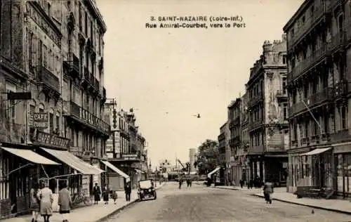 Ak Saint-Nazaire Loire Atlantique, Rue Amiral-Courbet, vers le Port