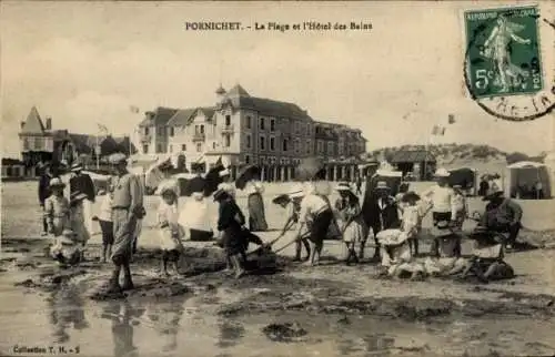 Ak Pornichet Loire Atlantique, Strand, Hotel des Bains, abgebeulte Männer, Frauen bei der Arbeit