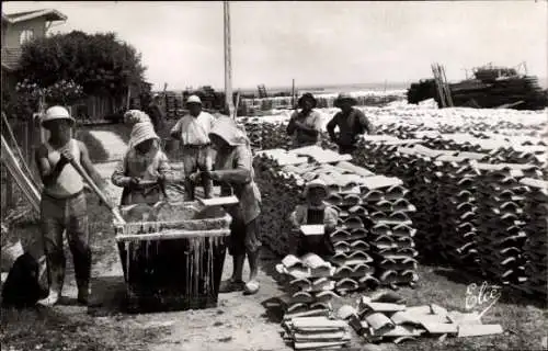 Ak Arcachon Gironde, Travaux Ostréicoles, le Chaulage des tuiles