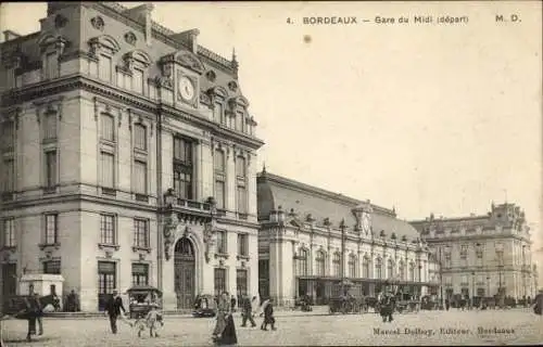 Ak Bordeaux Gironde, Historisches Gebäude, Uhr an der Fassade, Pferdekutschen, Menschenmenge