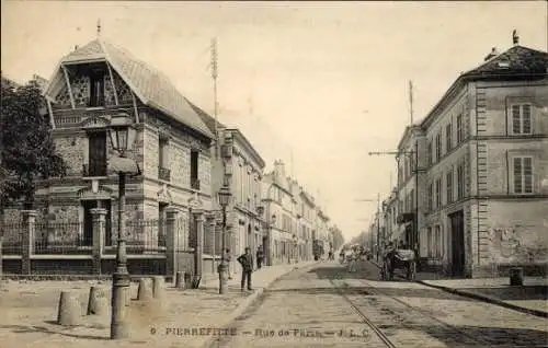 Ak Pierrefitte Seine Saint Denis, Straße in   Architektur, Pferd und Wagen, alte Gebäude