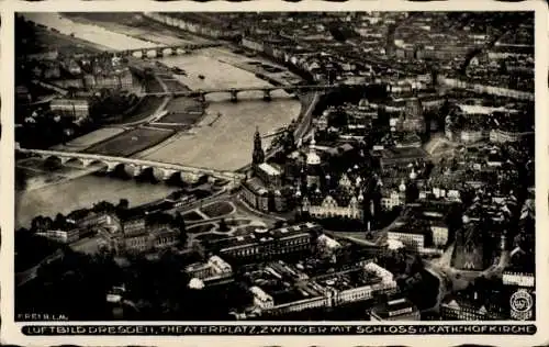 Ak Dresden Altstadt, Luftbild  Theaterplatz, Zwinger, Schloss, Kath. Hofkirche