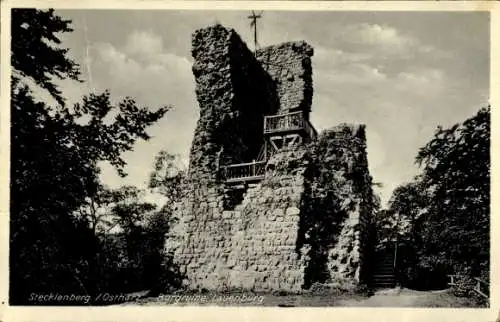 Ak Stecklenberg Thale im Harz, Ruine der Burg Lauenburg, Steinmauer, Bäume im Hintergrund