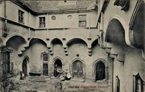 Ak Meißen an der Elbe, Domprobstei, Hof