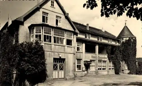 Ak Friedrichsbrunn Thale im Harz, Hotel Brockenblick, Gebäude mit Turm, alte Schwarz-Weiß Aufnahm