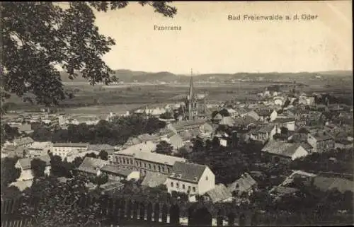 Ak Bad Freienwalde an der Oder, Panorama von  Kirche im Bild, ländliche Umgebung