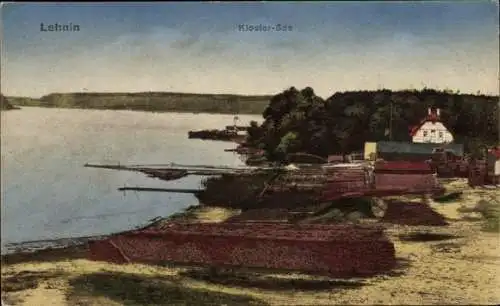 Ak Kloster Lehnin, Partie am See mit Holzlager