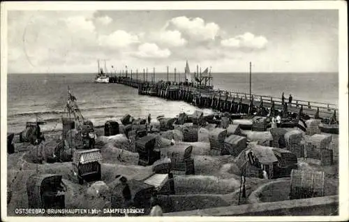 Ak Ostseebad Brunshaupten Kühlungsborn, Ostseebad  Dampferbrücke, Strandkörbe, Meer