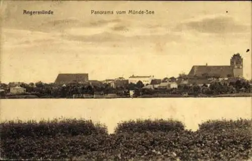 Ak Angermünde in der Uckermark,  Panorama vom Münde-See, Landschaft mit Wasser und Häusern