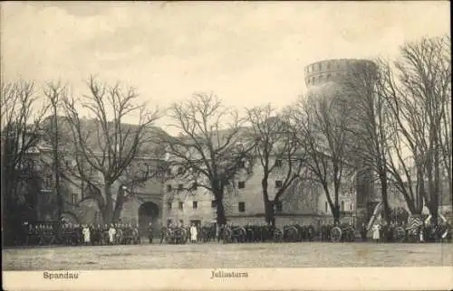 Ak Berlin Spandau, Juliusturm, Soldaten, Geschütze