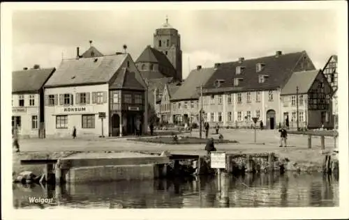Ak Wolgast in Mecklenburg Vorpommern, Ufer, Konsumstätte, Fachwerkhäuser, Turm