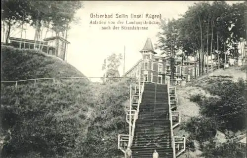 Ak Ostseebad Sellin auf Rügen, Aufstieg von der Landungsbrücke zur Strandstraße