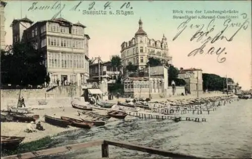 Ak Sassnitz auf Rügen, Blick von der Landungsbrücke, Strandhotel u. Strand-Conditorei, Boote