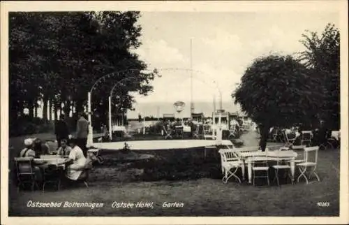 Ak Ostseebad Boltenhagen, Ostsee Hotel, Garten, Tische mit Stühlen