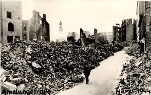 Foto Ak Hamburg Mitte Neustadt, Amelungstraße in Trümmern, Kriegszerstörung 1944