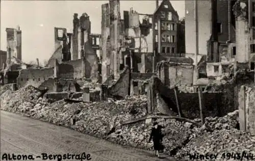 Ak Hamburg Altona, Ruinen, Zerstörung, Winter 1943/44, Altona-Bergstraße
