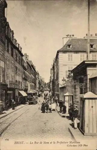 Ak Brest Finistère, Straße La Rue de Siam, Präfektur Maritime,  Architektur, Menschen