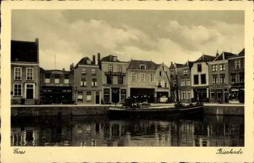 Ak Goes Zeeland Niederlande, Blick auf die Bierkade, Häuser an einem Wasserweg, Schiffe