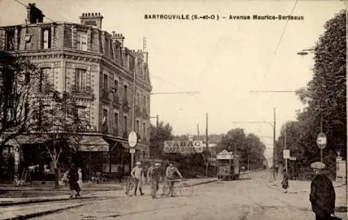 Ak Sartrouville Yvelines, Avenue Maurice-Berteaux, TABAC, CAFE COUSIN, Straßenbahn, Bäume