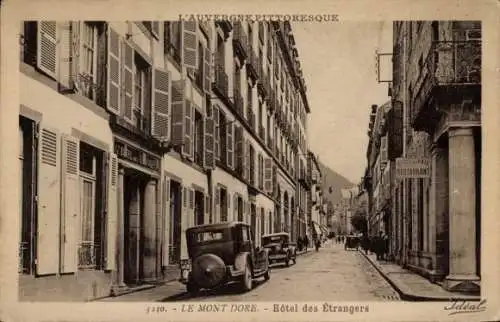 Ak Le Mont Dore Puy de Dôme, Straße mit alten Autos, Hôtel des Étrangers, Architektur im Stil der