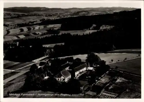 Ak Fahrenbach Tröstau im Fichtelgebirge, Aussicht vom Flugzeug, Schloßgut Fahrenbach, Landschafts