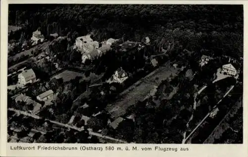 Ak Friedrichsbrunn Thale im Harz, Luftkurort  Luftaufnahme, Wald, Häuser, Höhenlage