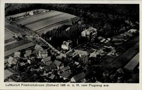 Ak Friedrichsbrunn Thale im Harz, Luftkurort Friedrichsbrunn, 580 m. ü. M., Luftaufnahme, Häuser,